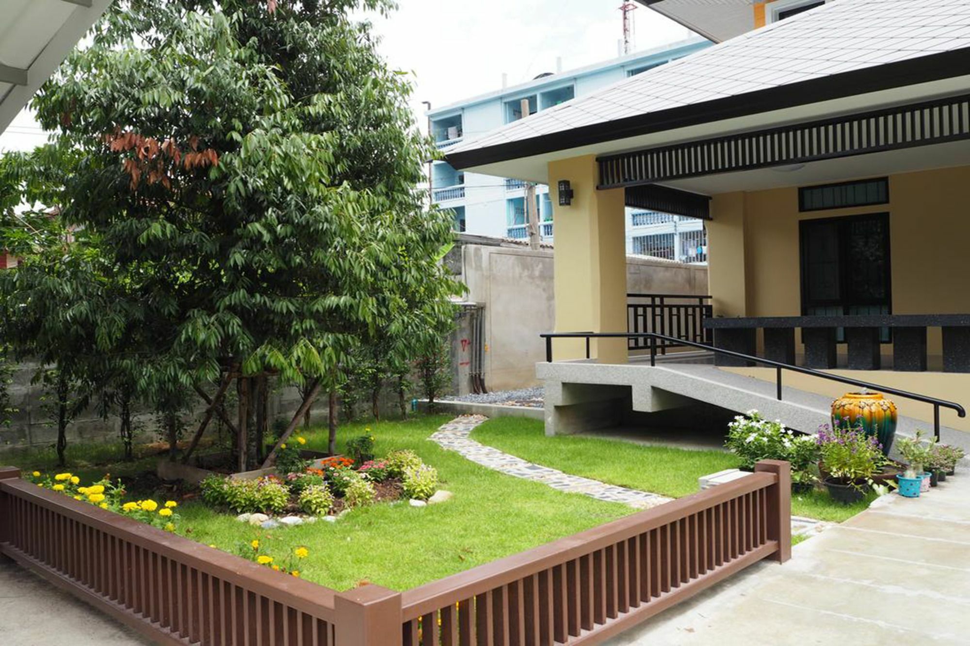 Sukhumvit 50 Garden Home Ban Khlong Nang Li エクステリア 写真